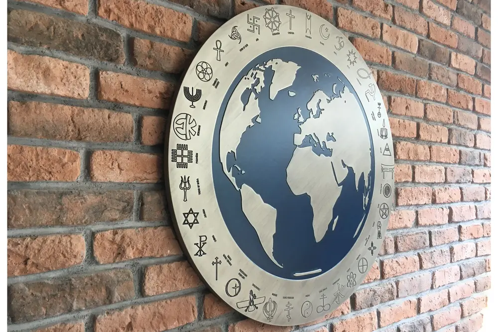 Dünya Haritası Ve Dünya Dinleri Tablosu