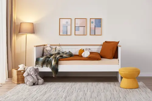 Lora Divan